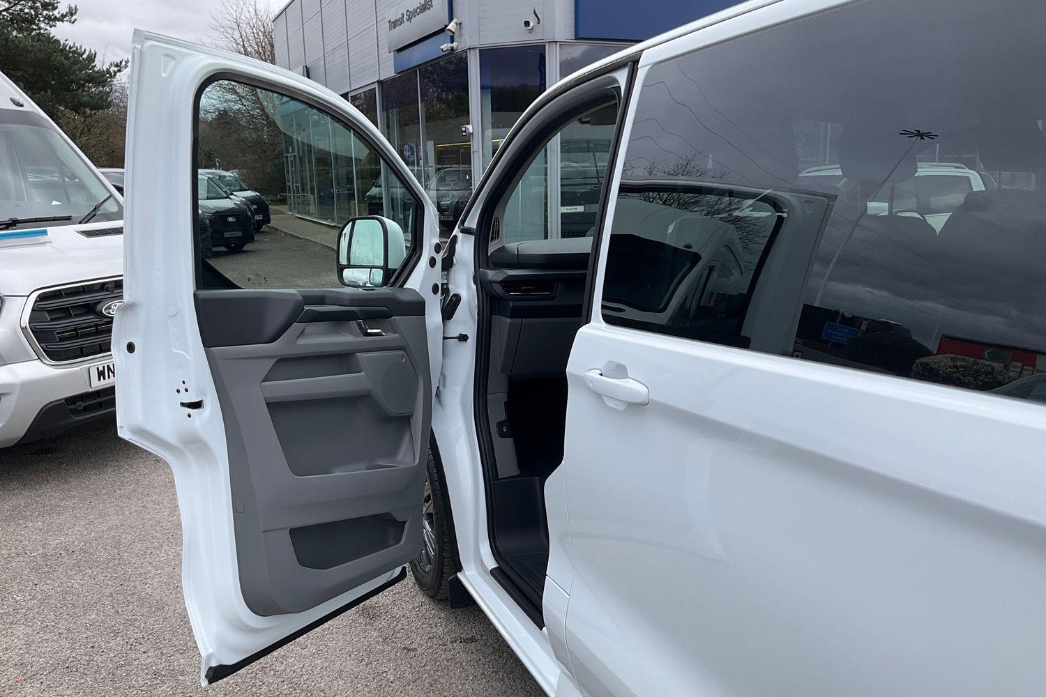 Ford TRANSIT CUSTOM Photo 18