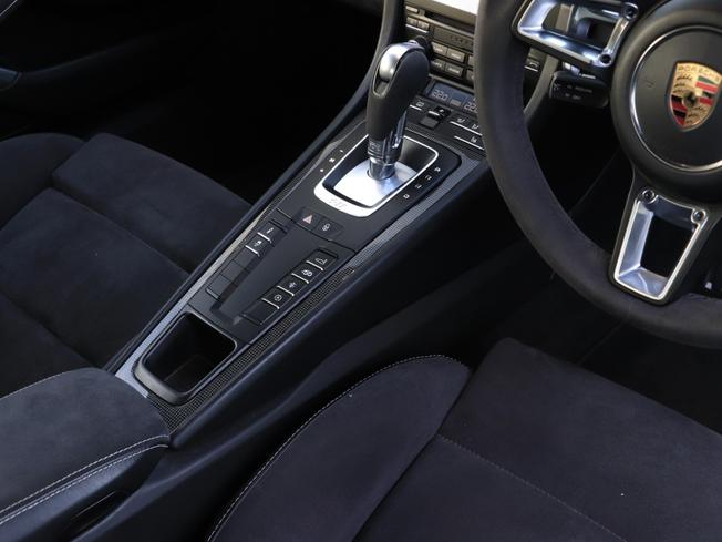 PORSCHE 911 Photo 17