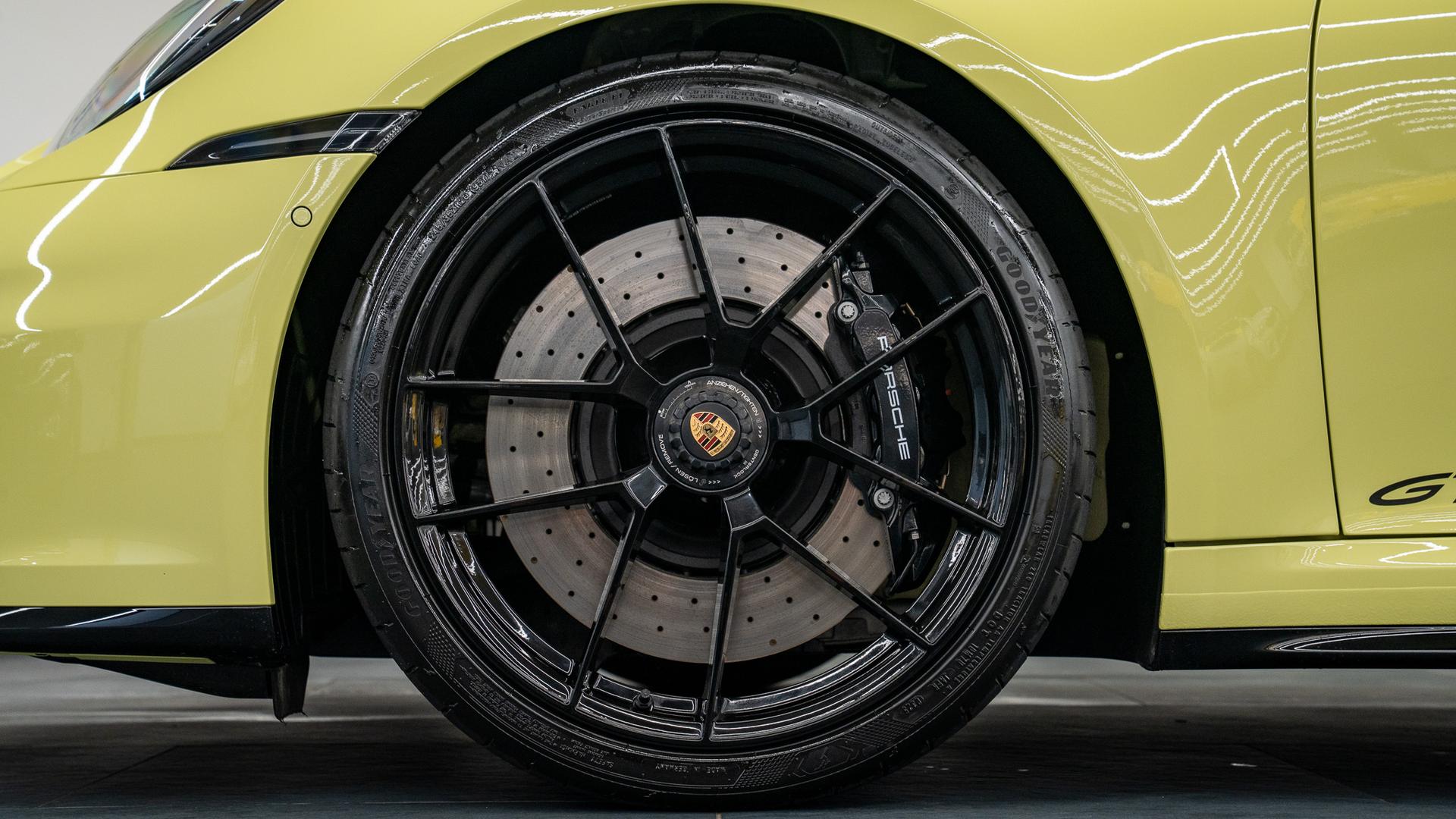 Porsche 911 (992.2) Photo 8fbfd934-973e-4b6e-8a35-d9151797d147.jpg