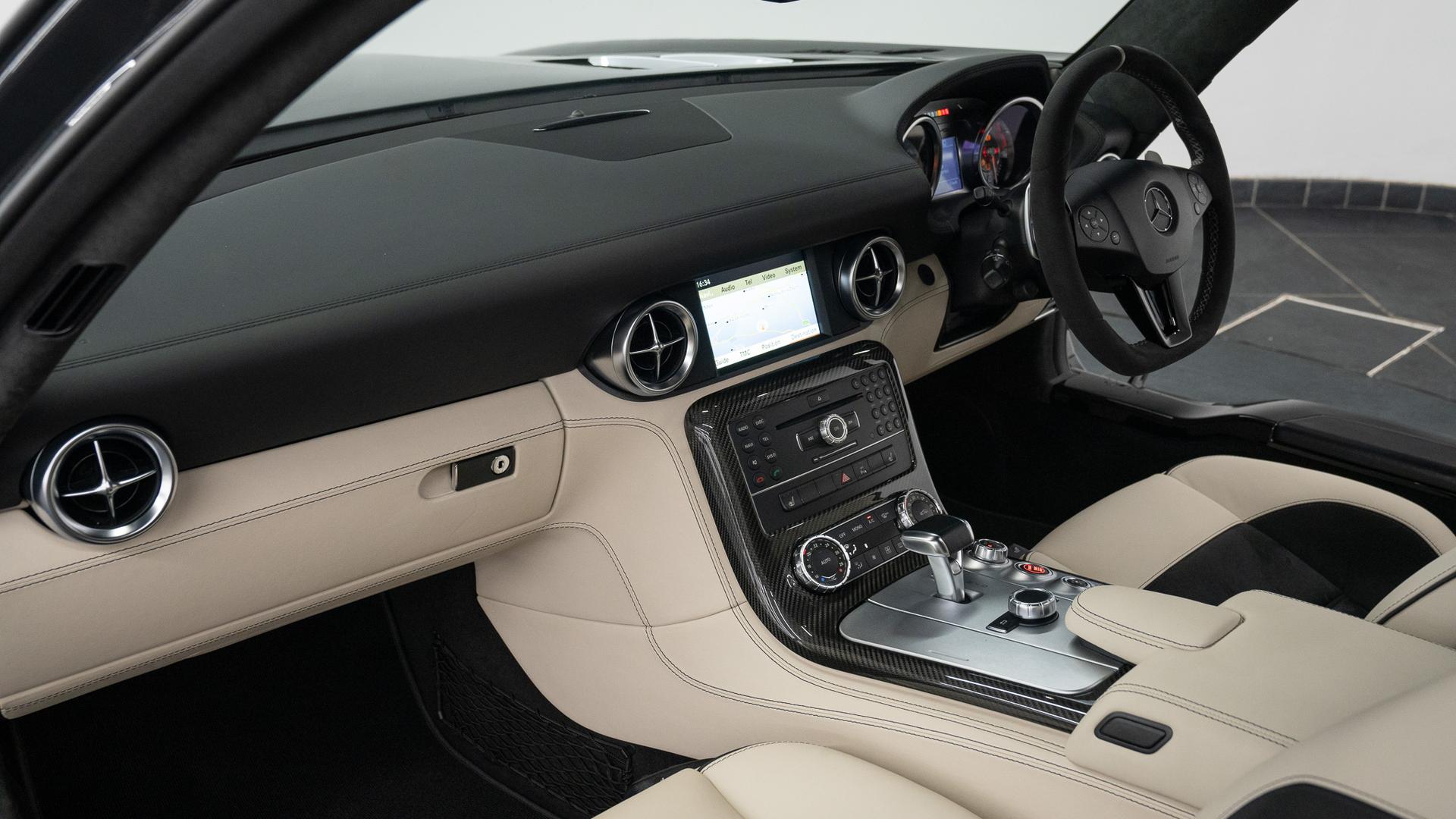 Mercedes-Benz SLS Photo 8fc45cc2-df9d-440a-a233-08a291a0aeaf.jpg