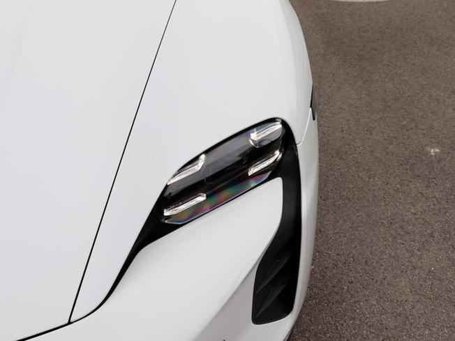 PORSCHE Taycan Photo 9