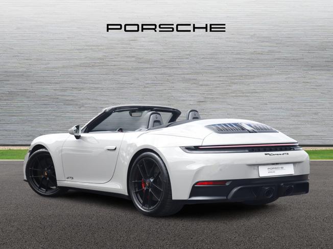 PORSCHE 911 Photo 2