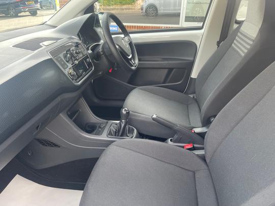 Volkswagen up! Photo 90343628-61ab-4372-9303-91c92179a9cf.jpg
