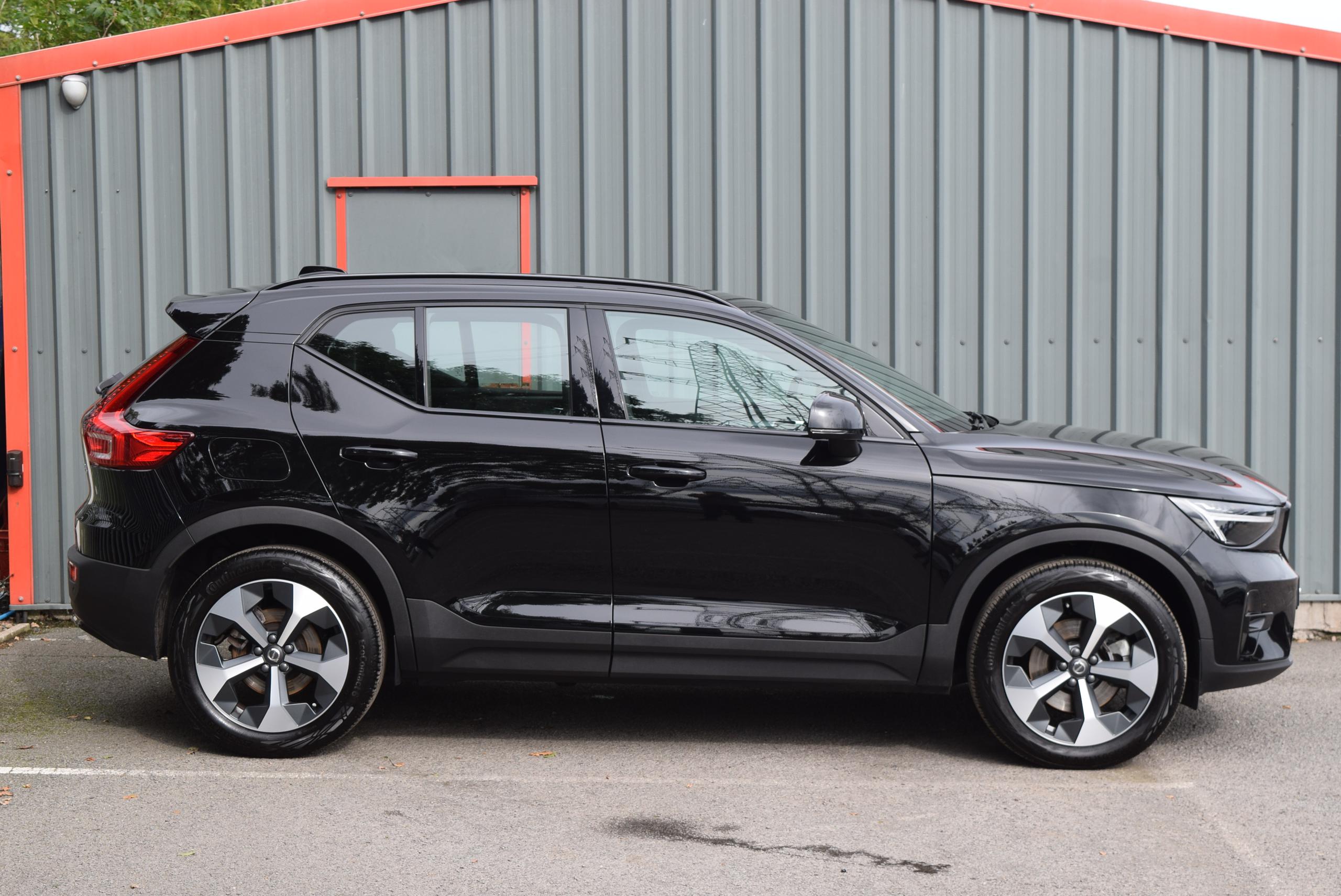 2026 VOLVO XC40 2.0 B4P Plus Dark 5dr Auto - vehicle photo 2 for sale on PureCar