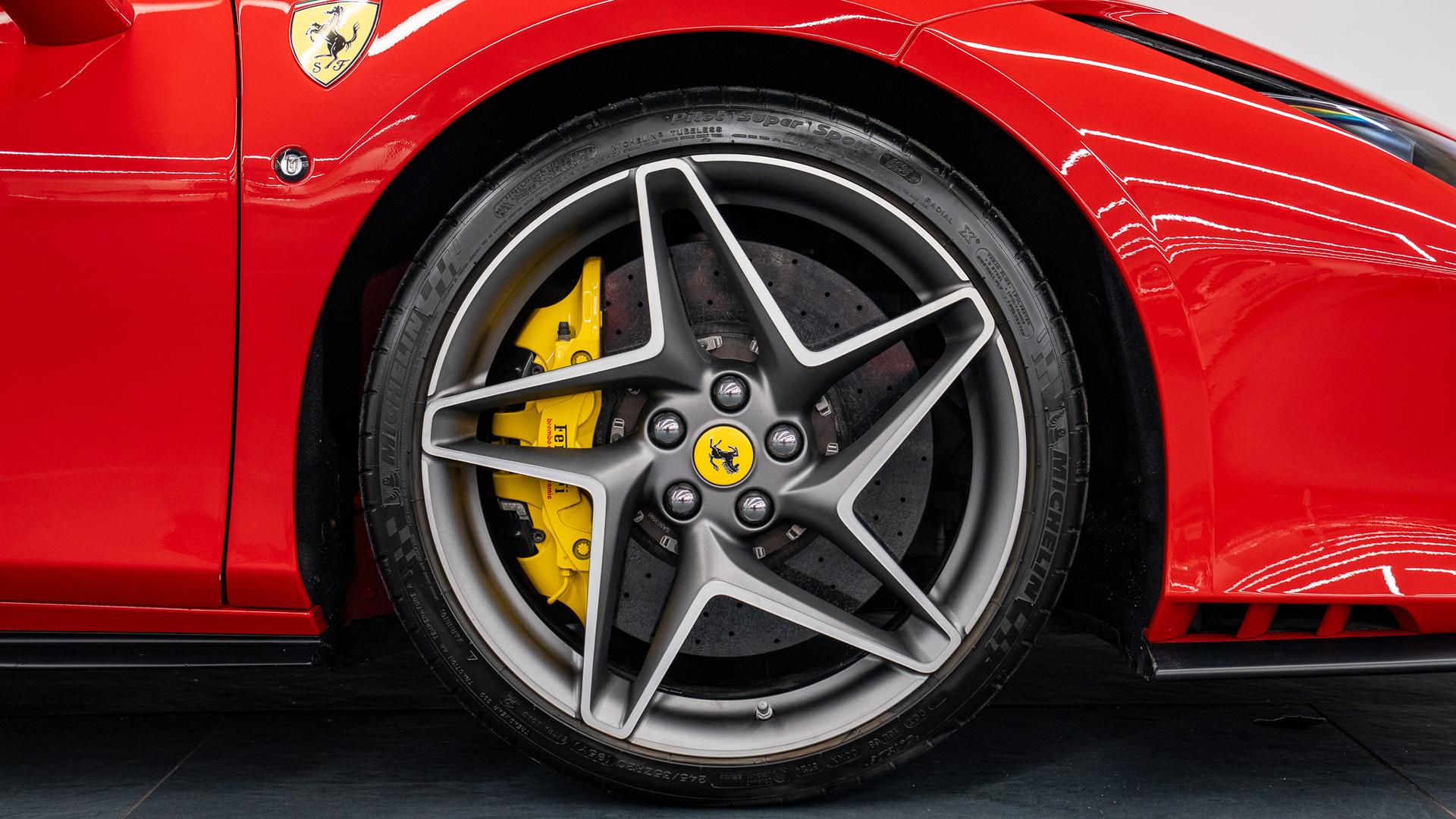 Ferrari F8 Photo 905928d9-35bc-4f5d-ad1f-089695656bac.jpg