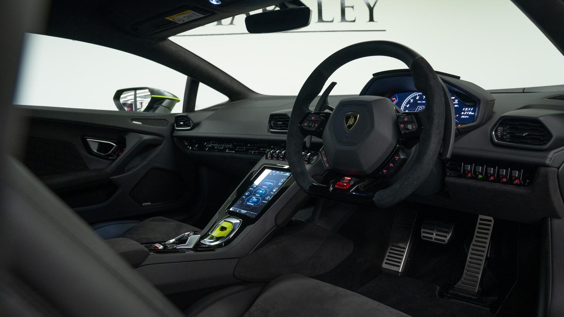 LAMBORGHINI Huracan Photo 9061d666-49d8-463b-8d63-dc099cfea0f2.jpg