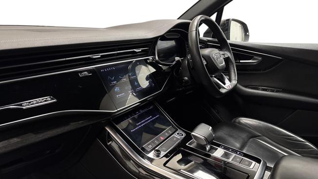 Audi Q7 Photo 2