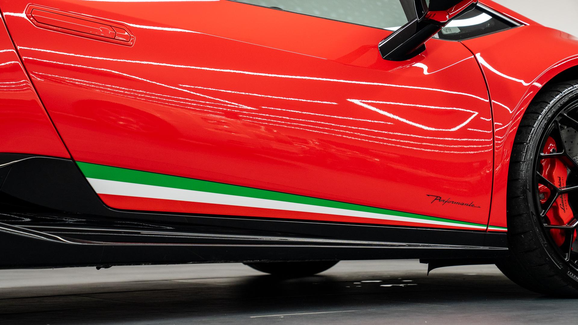 LAMBORGHINI Huracan Photo 90897083-5f67-4017-9d93-b7db4eb19e26.jpg