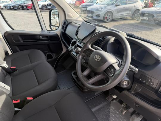 Toyota PROACE MAX Photo 908c89bf-de7c-4733-a6d2-ceda72d5cbe0.jpg