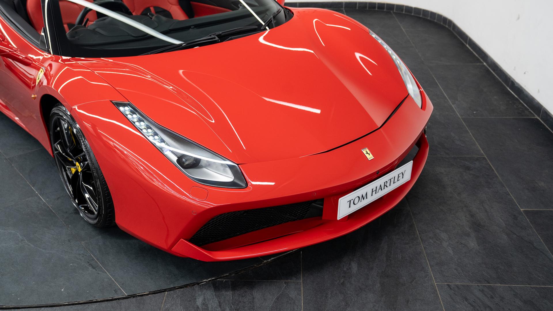 Ferrari 488 Photo 90956a98-000f-447b-a31d-7064cc498ed7.jpg