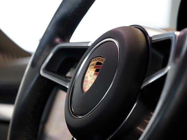 PORSCHE 718 Cayman Photo 20