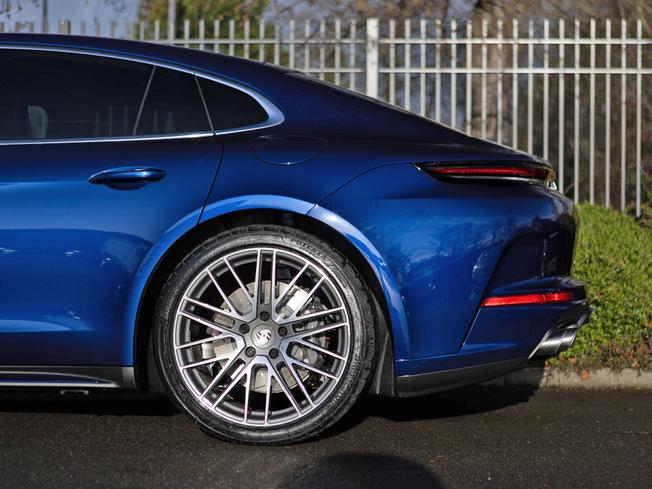 PORSCHE Panamera Photo 39