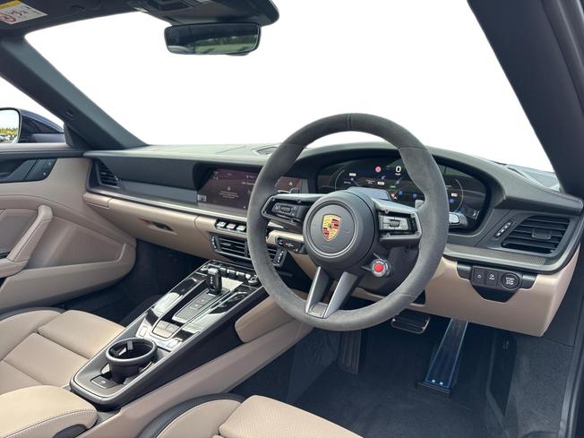 PORSCHE 911 Photo 18