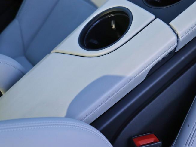 PORSCHE Taycan Photo 26