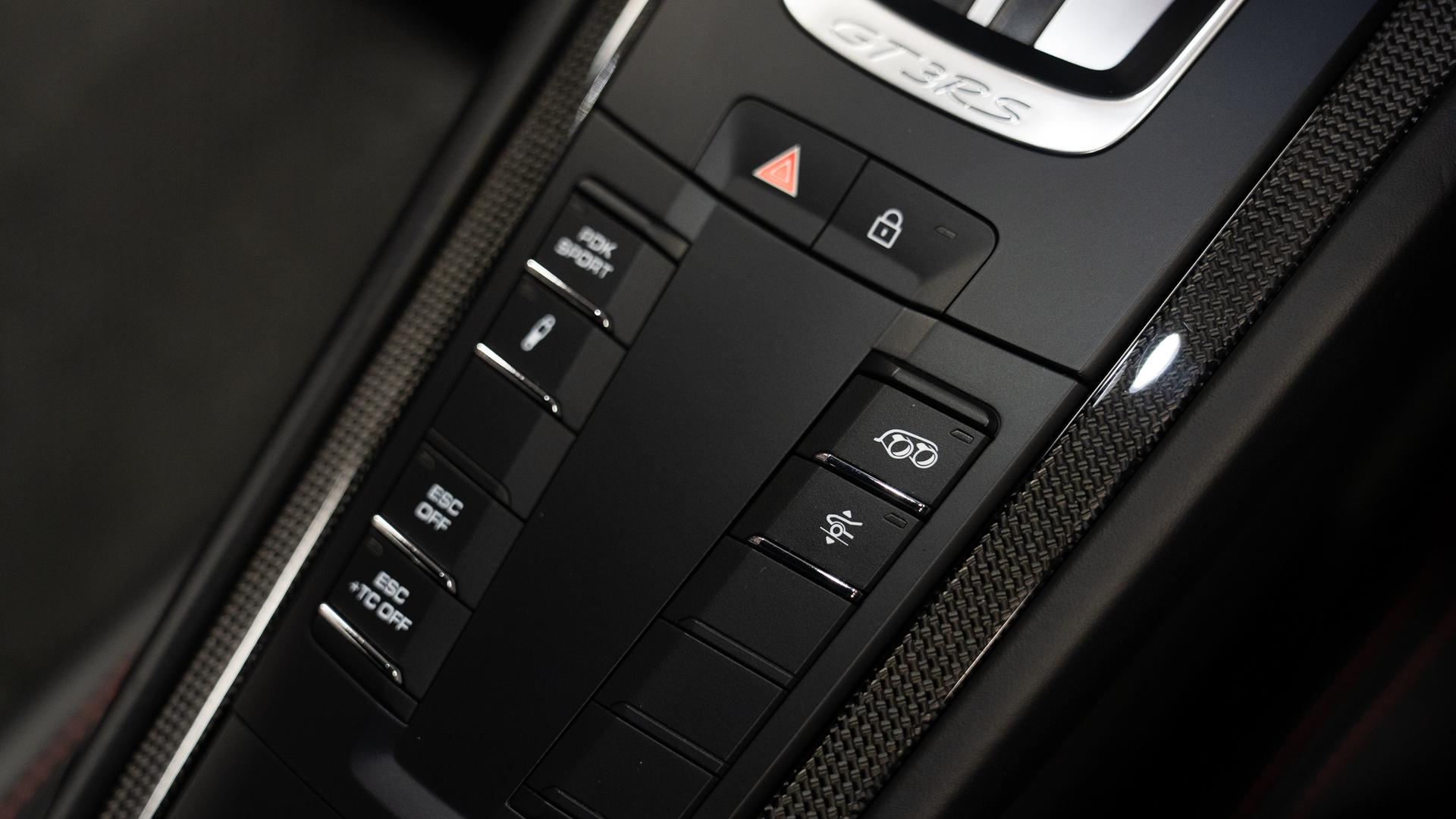 Porsche 911 Photo 90e66a3f-32f5-4971-b673-088c77e6fa40.jpg