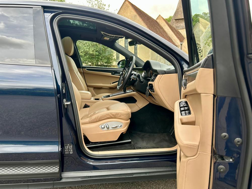Used Porsche Macan YJ72ASM 31