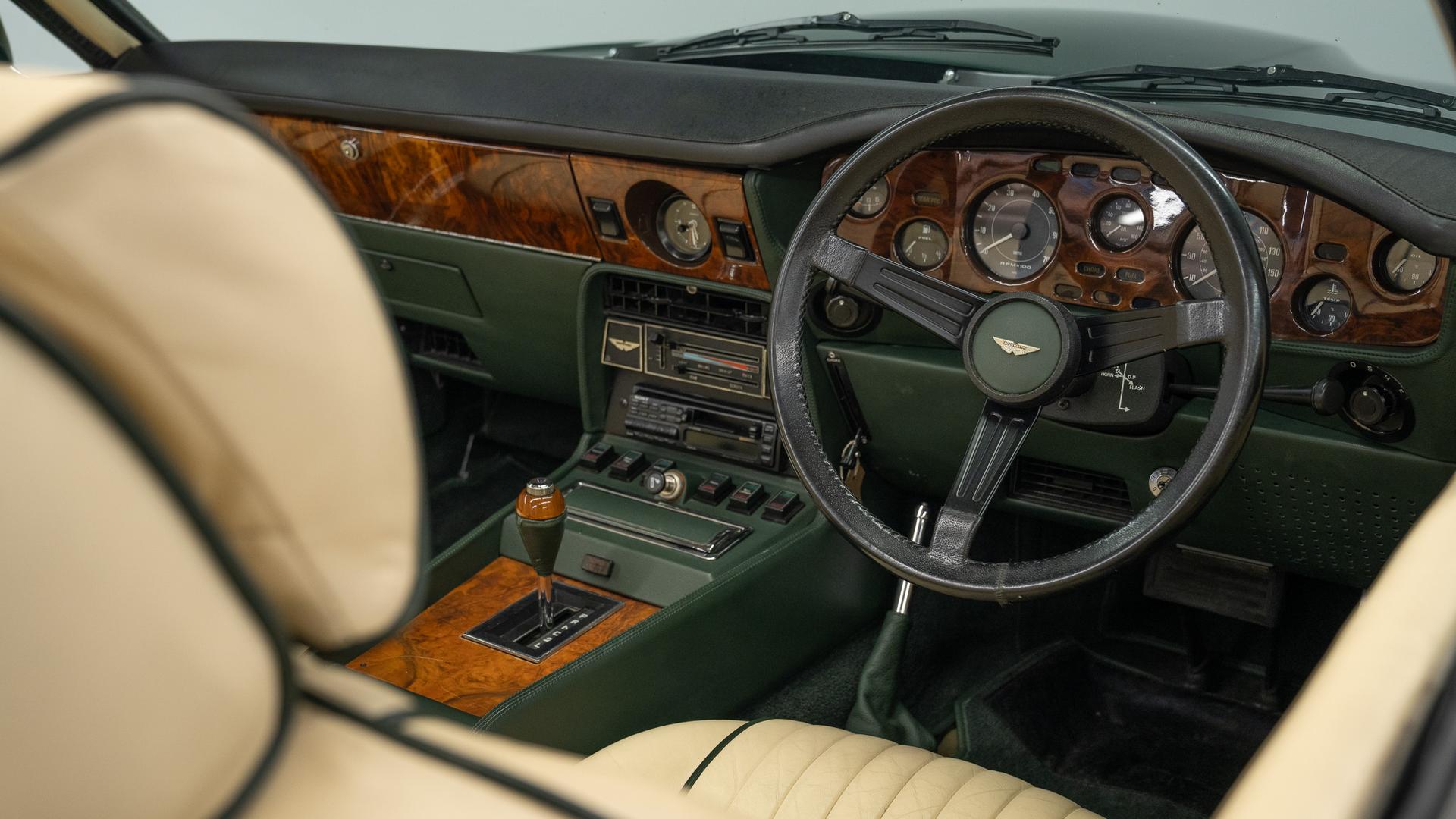 Aston Martin V8 Photo 90eb427f-c9ff-4b21-8115-afcde19da37d.jpg