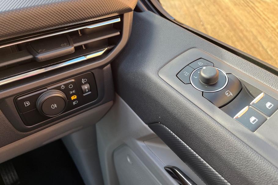 Used FORD TRANSIT CUSTOM YM75BZP 26