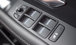 Jaguar E-PACE Photo 29