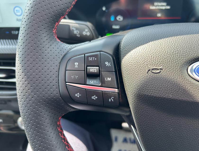 Ford Kuga Photo 91021cef-f26a-4005-bf8c-a8b734e64ec4.jpg