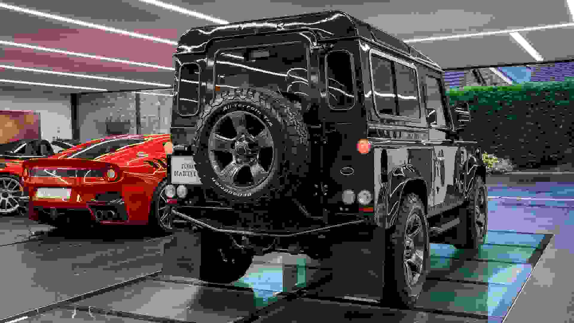 Land Rover Defender 90 Photo 910e64d5-031d-4174-8b4d-656e98806615.jpg