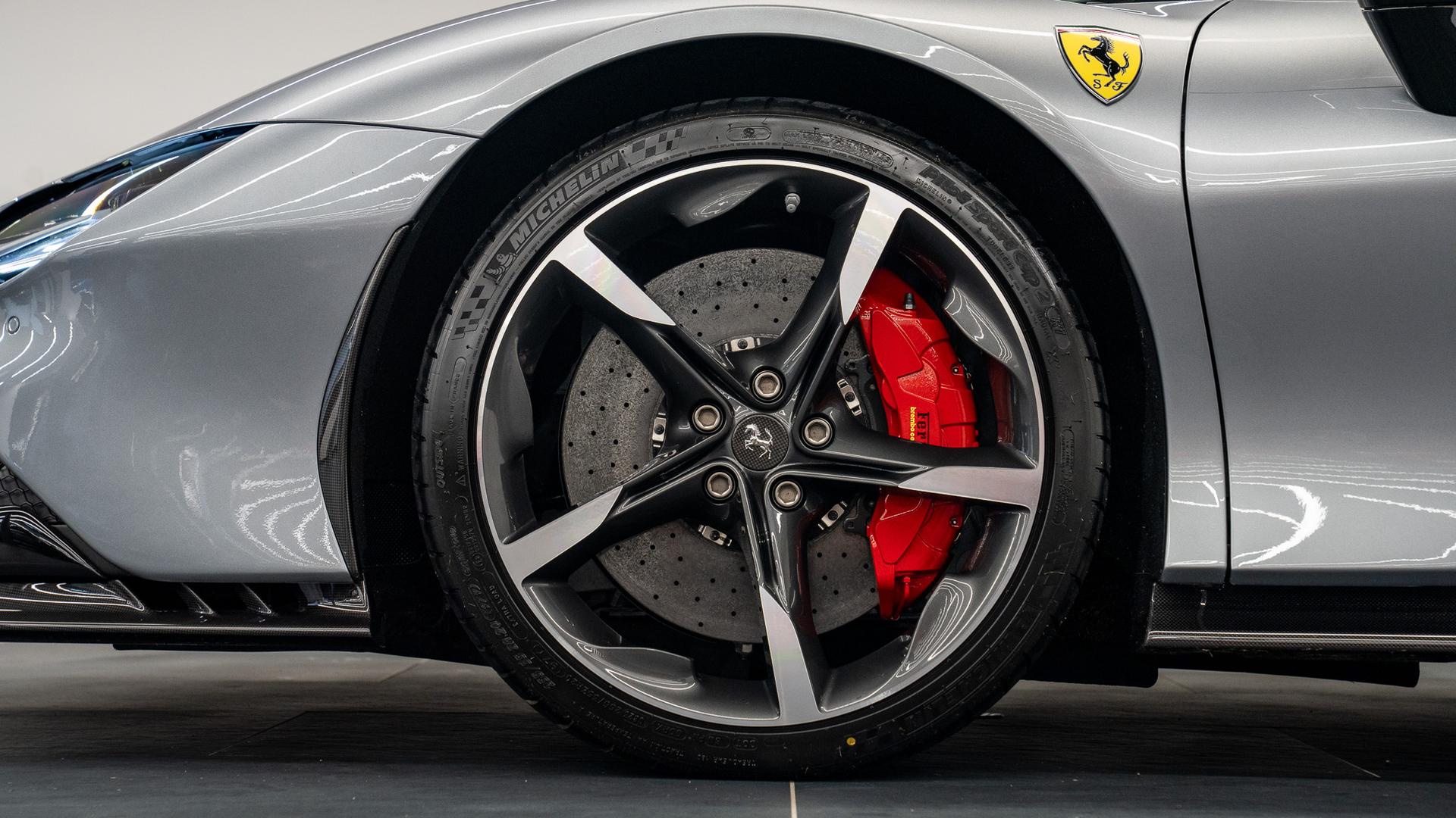 Ferrari SF90 Spider Photo 911051b8-3e64-45f7-b0e5-cc3447e3a213.jpg