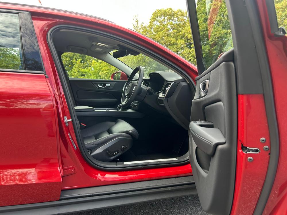 Used Volvo V60 Cross Country YM23KNX 28