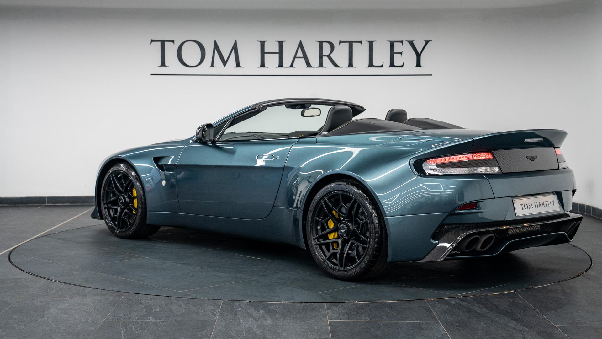 Aston Martin Vantage Photo 91165912-38a4-4673-a871-f5958f81489b.jpg