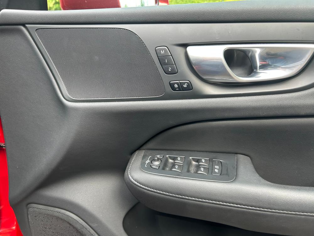 Used Volvo V60 Cross Country YM23KNX 31