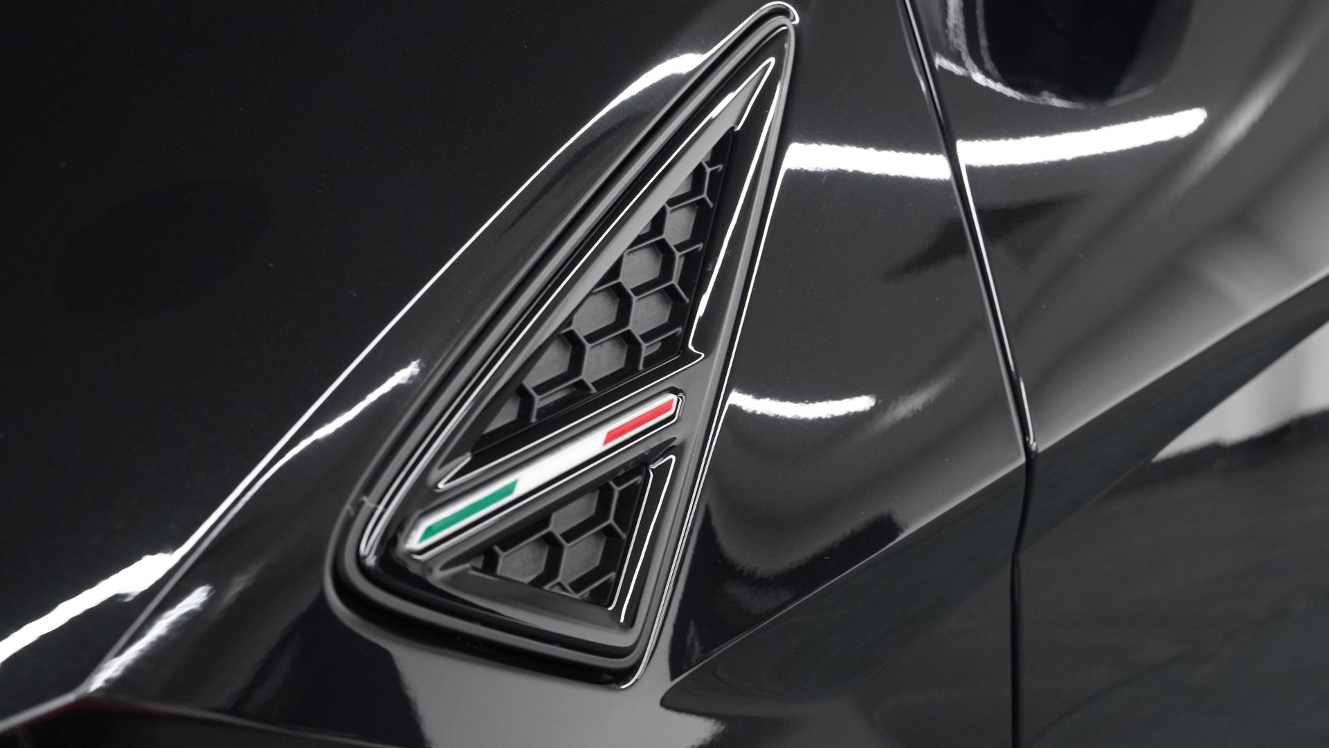 LAMBORGHINI Urus Photo 914613b4-a72c-474f-b03c-af5aae0272f9.jpg