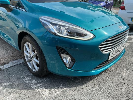 Ford Fiesta Photo 2