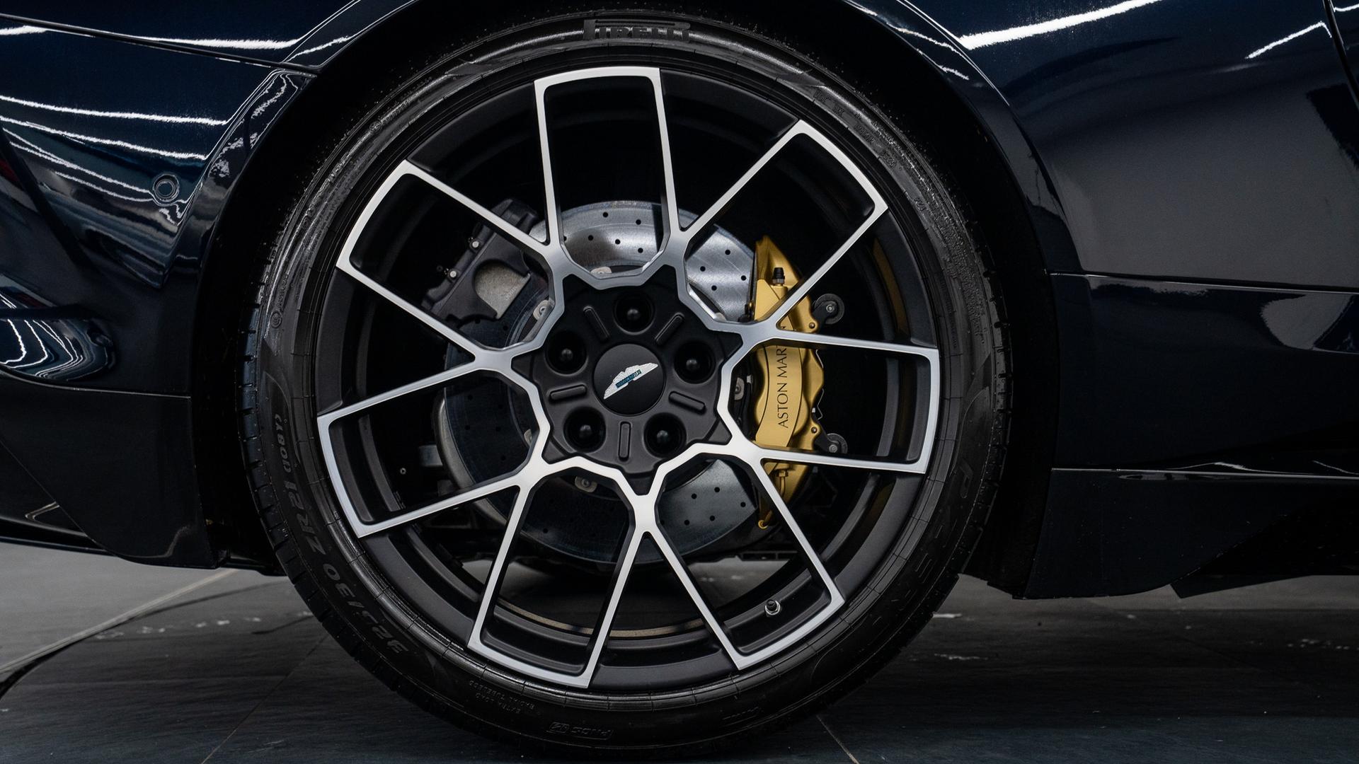 Aston Martin Vanquish Photo 91a1886a-38a6-4427-8f9d-a632ad59ebcb.jpg
