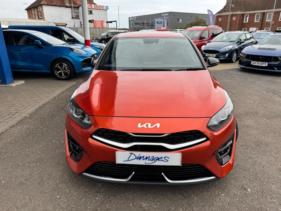 Kia Ceed Photo 91aa8a33-19d9-4352-97cd-b2b573bfd034.jpeg