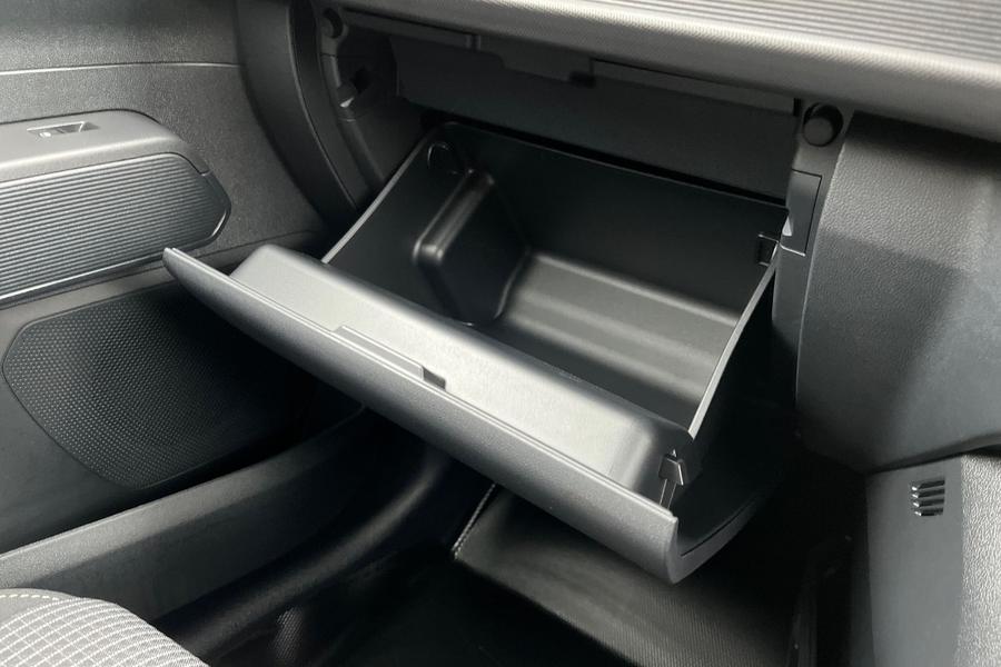 Ford TRANSIT COURIER Photo 91e22d61-9be5-4834-bdcb-12c3ec5aee73.jpg