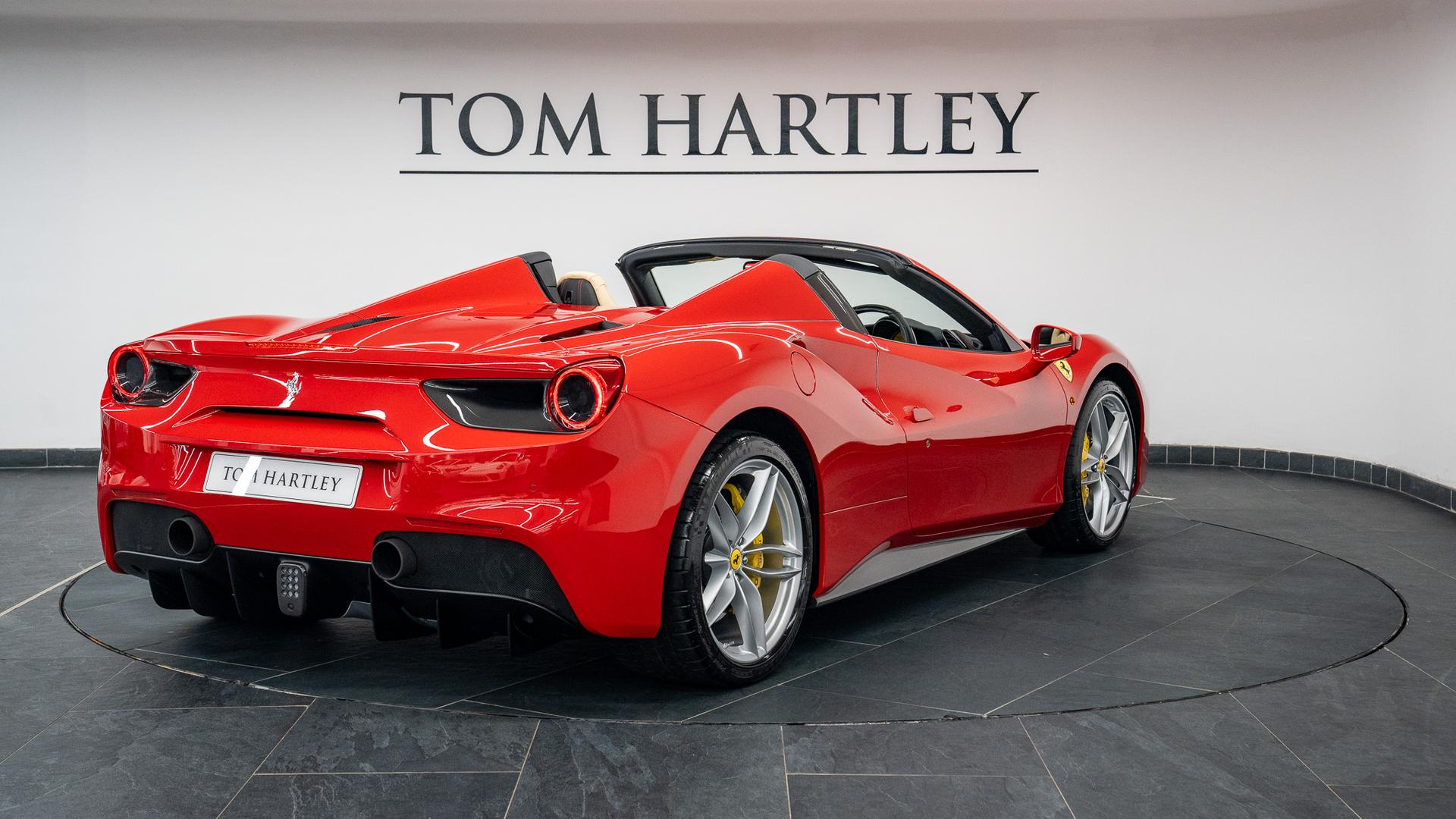 Ferrari 488 Photo 91f2b4ea-61fa-49d6-ae67-6d366aa9a29a.jpg