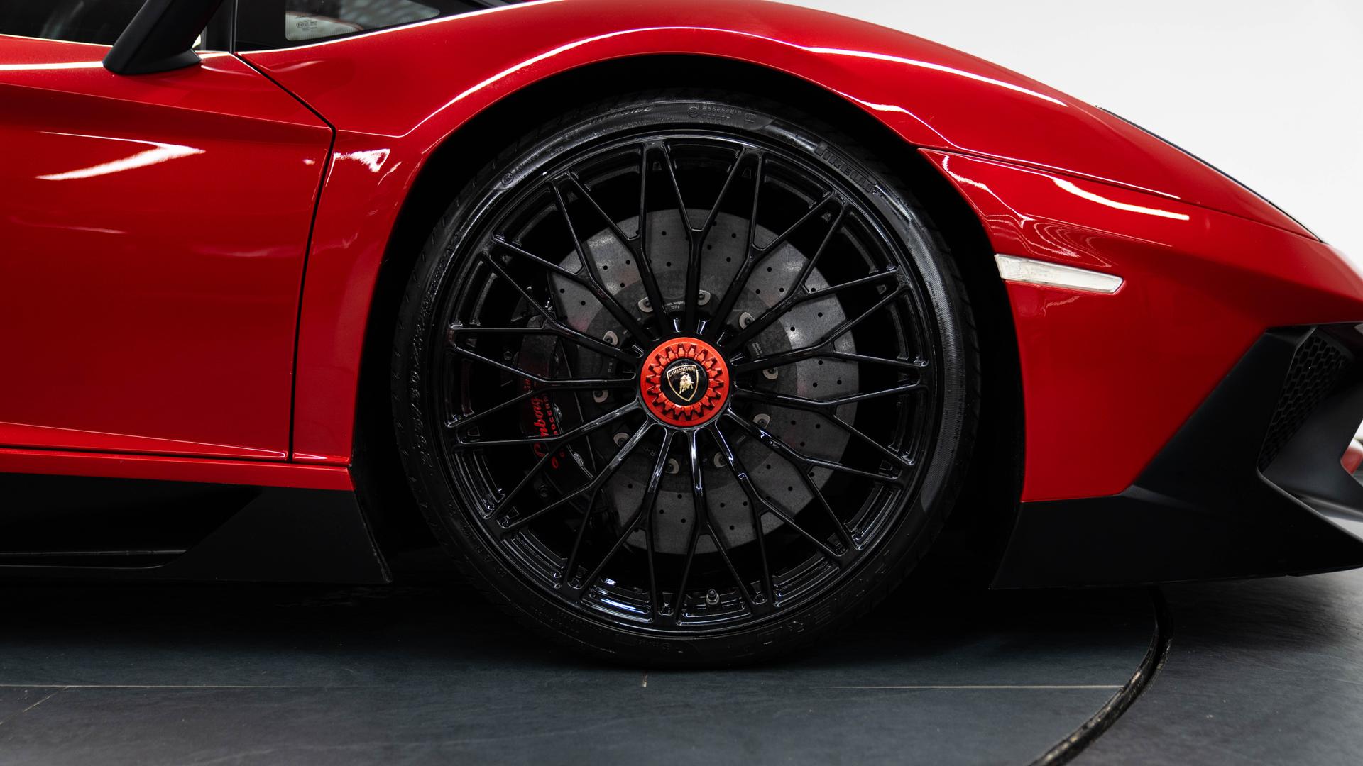 LAMBORGHINI Aventador Photo 91fd644c-c1a9-4c27-9c76-2cd8a7eaffcf.jpg