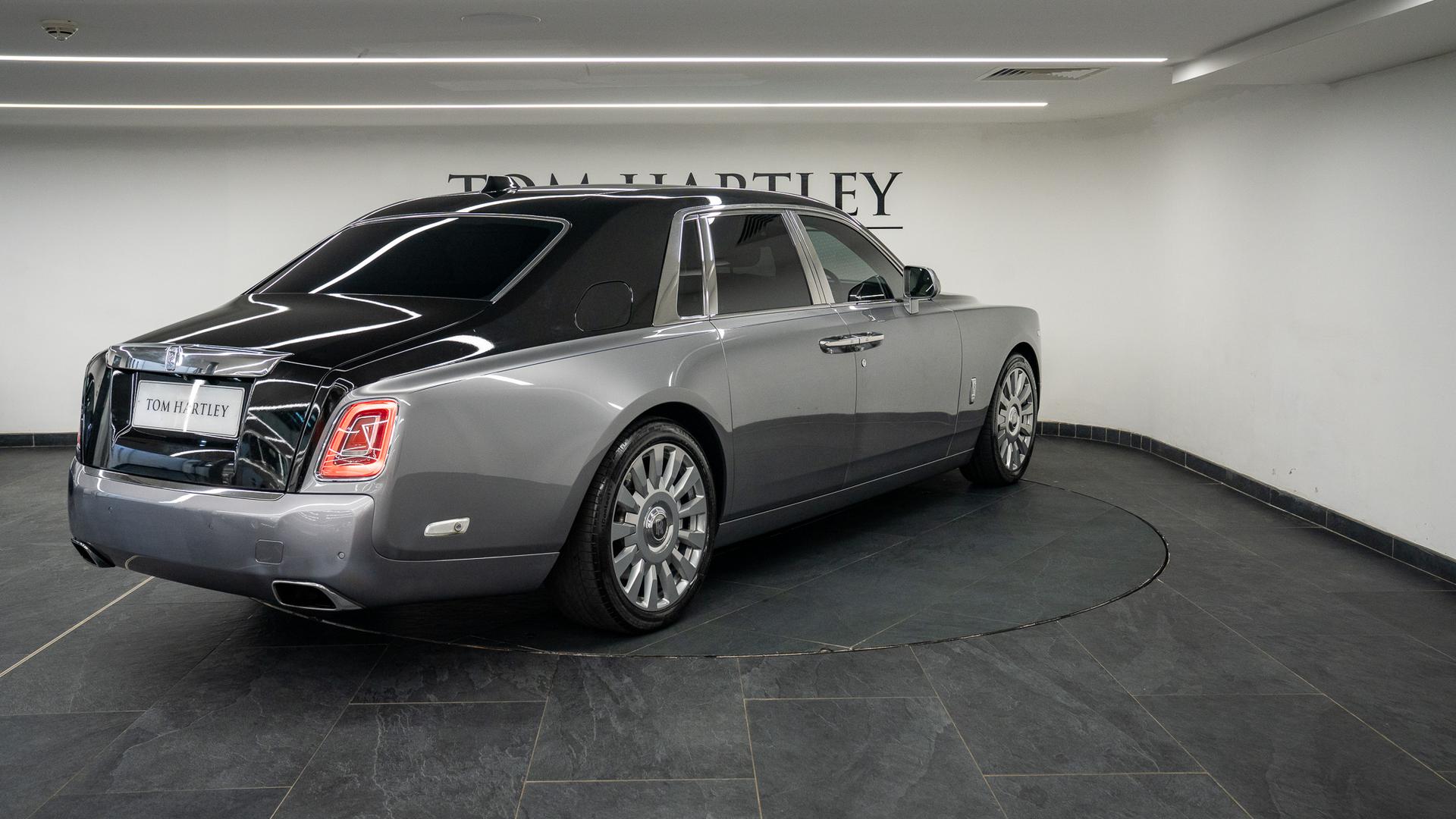 Rolls-Royce Phantom Photo 9207e37c-8623-4b7f-a51b-f4290b83ee7e.jpg