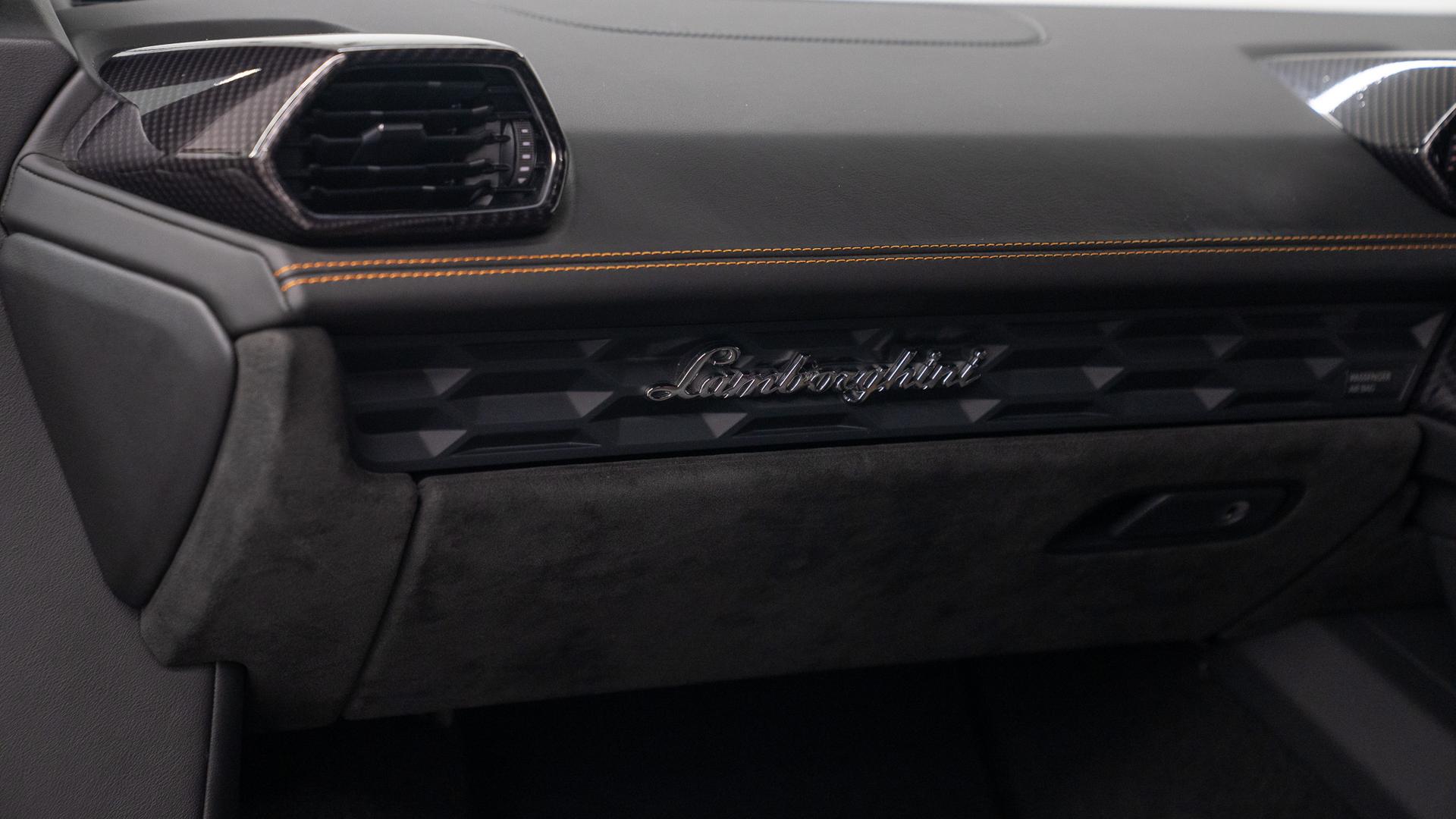 LAMBORGHINI Huracan Photo 922ff9d0-d7e2-486f-8403-30275fef8205.jpg
