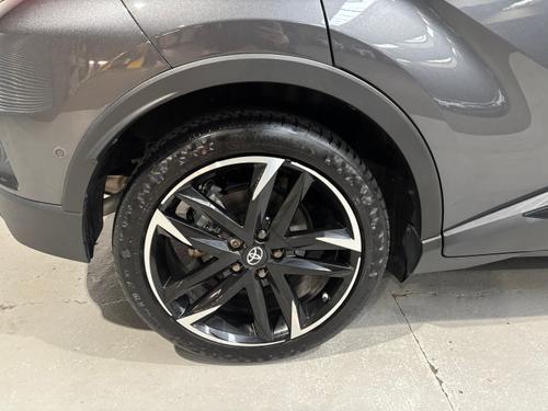 Toyota C-HR Photo 9235c534-8c6c-4bc9-b67b-c8fe946518cf.jpeg