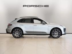 PORSCHE Macan Photo 2