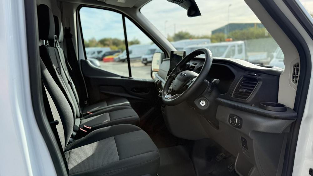 Ford Transit Photo 925c0be3-2655-429b-9e98-50a47805cc92.jpg