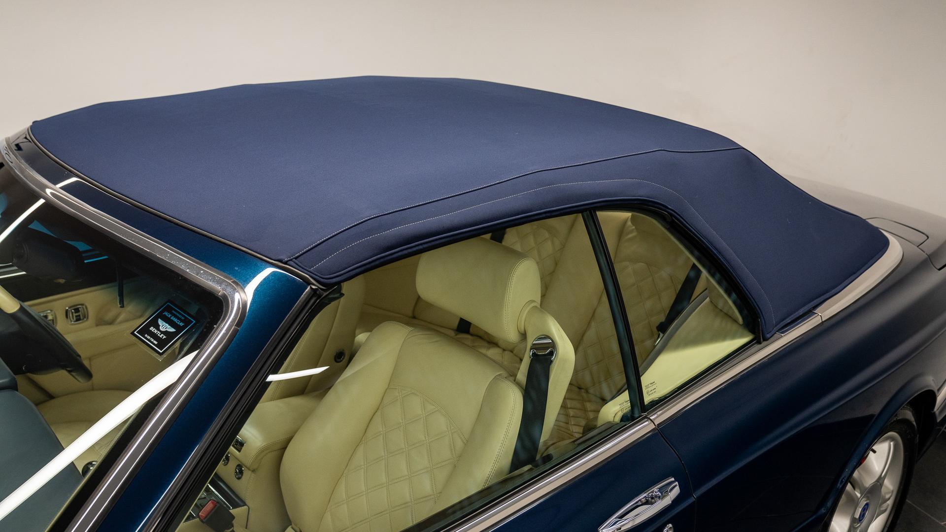 Bentley Azure Photo 92609af8-1d21-4f8e-800e-0b4ef25a8f9f.jpg