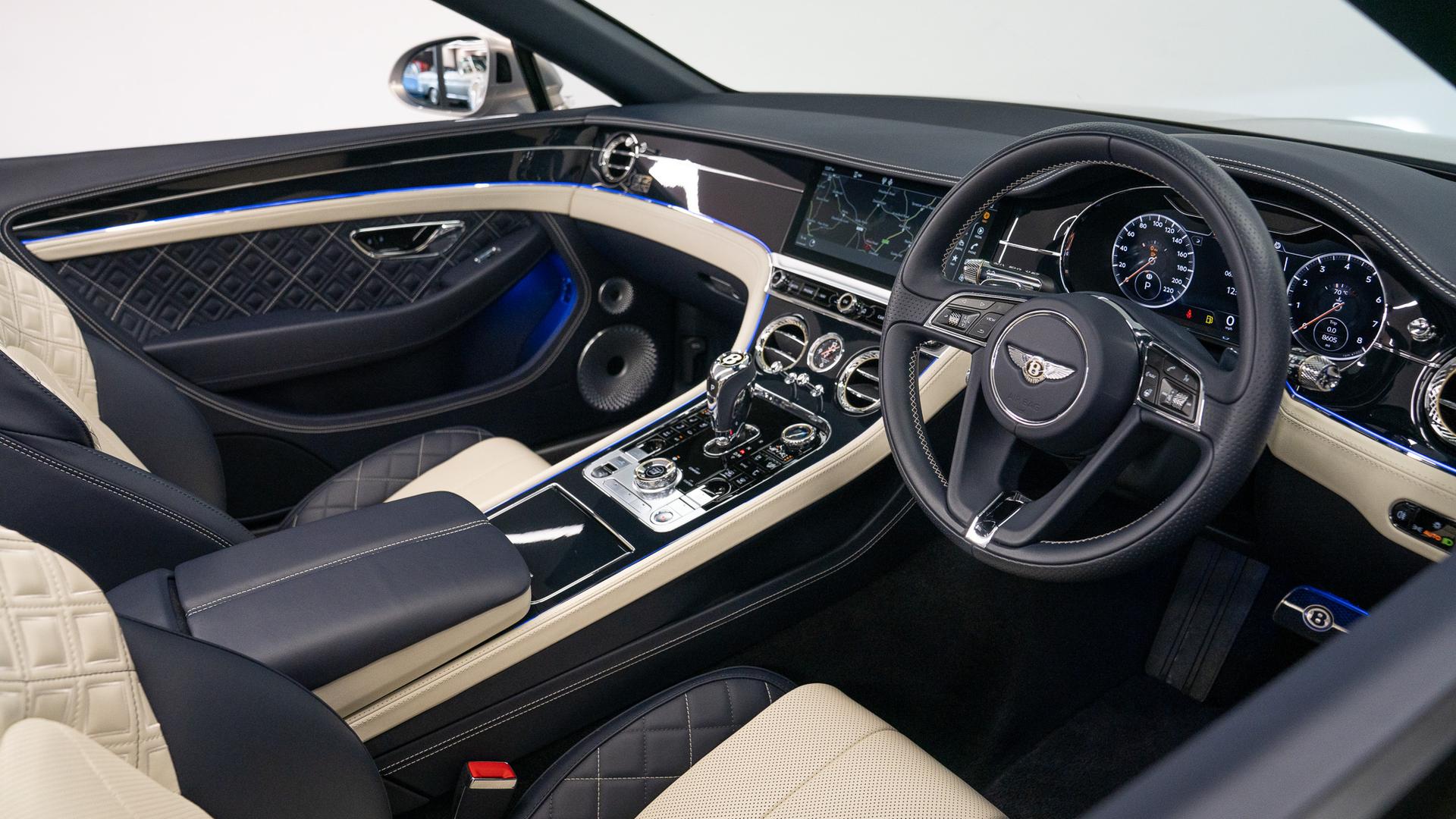 Bentley Continental GTC Photo 927073e6-45d3-4ec5-8234-f9dc5ceffb7f.jpg