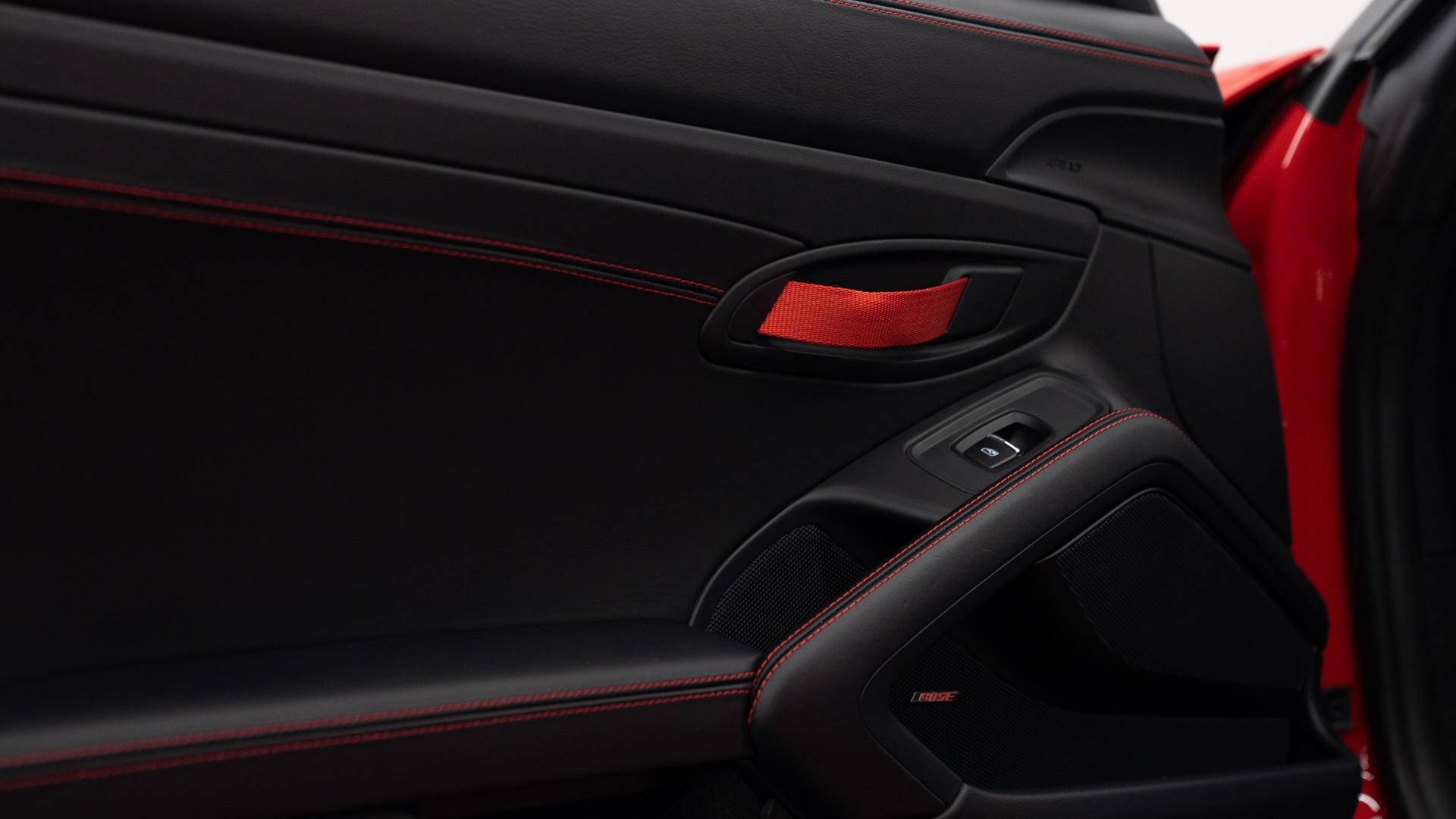 Porsche 911 Photo 92846264-5c3e-4705-8e7f-14f3d9f96003.jpg