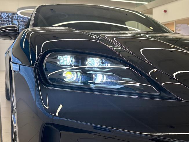 PORSCHE Taycan Photo 20