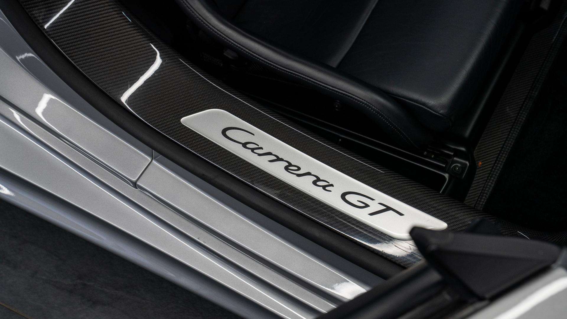 Porsche Carrera GT Photo 92893752-1f77-4b37-b2b8-a551529eef1a.jpg