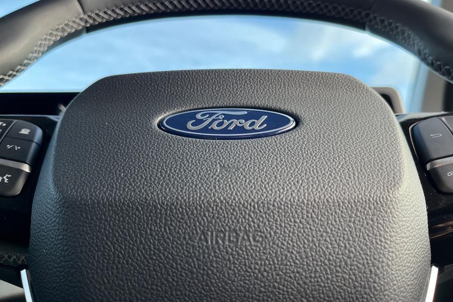 Ford E-TRANSIT COURIER Photo 929bdef0-8856-4c1d-bd9d-6ce431477c2a.jpg