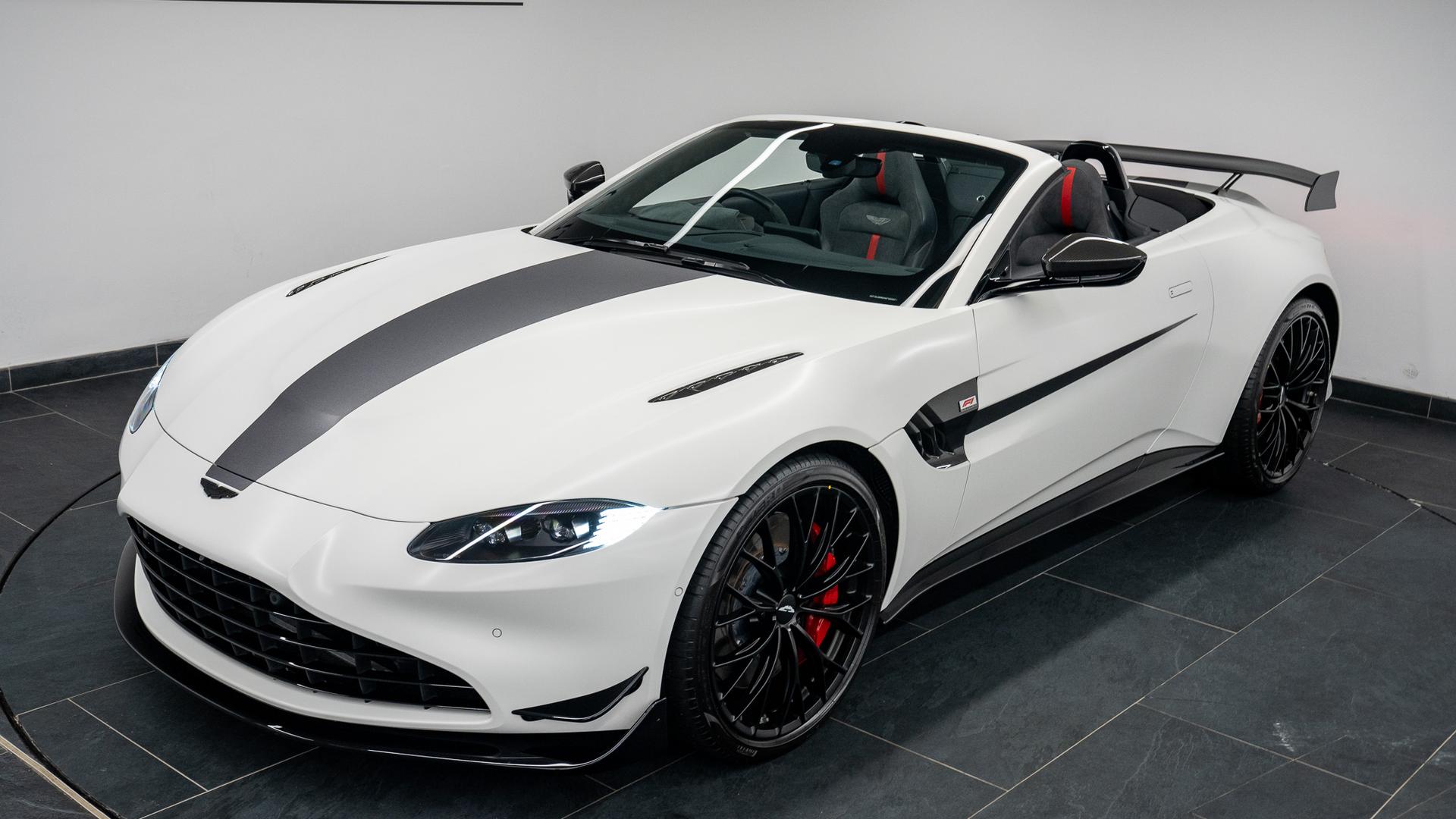 Aston Martin Vantage Photo 92ab9b7a-a7d9-4325-8ac4-d0eb2bed9a20.jpg