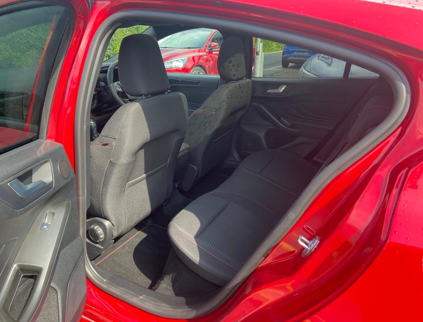 Ford Focus Photo 92ac2dca-af19-497b-9a3a-d08be867046e.jpg