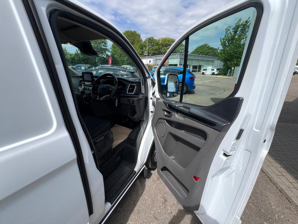 Ford Transit Custom Photo 92c9a032-1217-4b85-9cb7-01ad41af14f0.jpeg
